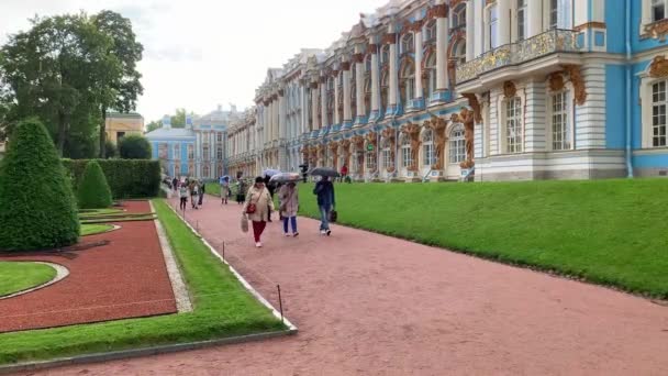 상트페테르부르크 러시아 푸시킨 셀로에 예카테리나 궁전의 카트린 비오는 — 비디오