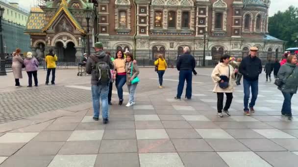 サンクトペテルブルク ロシア 2020年1月6日 血を流された救い主教会 キリスト大聖堂の復活 多くの観光客と中央広場 — ストック動画