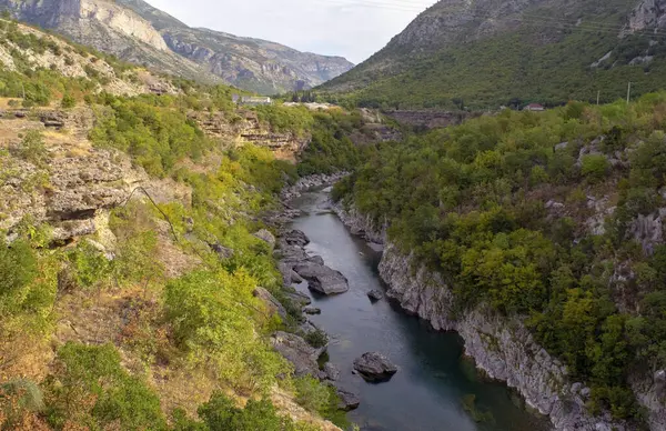 Bela Vista Mais Profundo Rio Tara Canyon Cercado Por Floresta — Fotografia de Stock