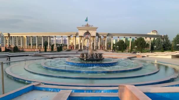 Almaty Kazakhstan Mayıs 2023 Kazakistan Ilk Başkanının Parkı Güneşli Bir — Stok video