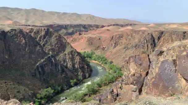 Kara Kanyon Kazakistan Güneyinde Almaty Yakınlarında Mavi Bir Gökyüzü Arka — Stok video