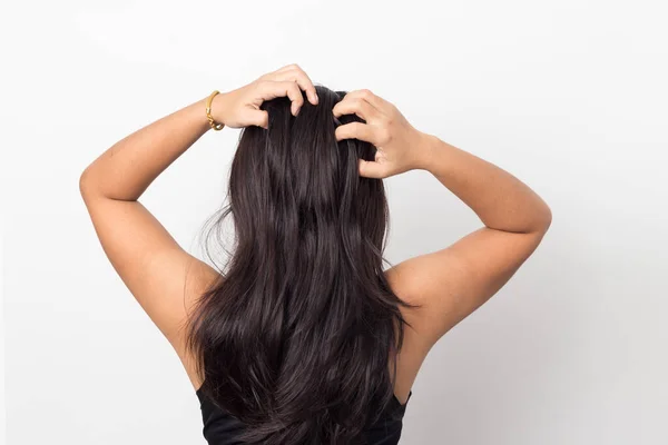 Femmes Démangeaisons Cuir Chevelu Cheveux Abîmés Concept Haircare — Photo