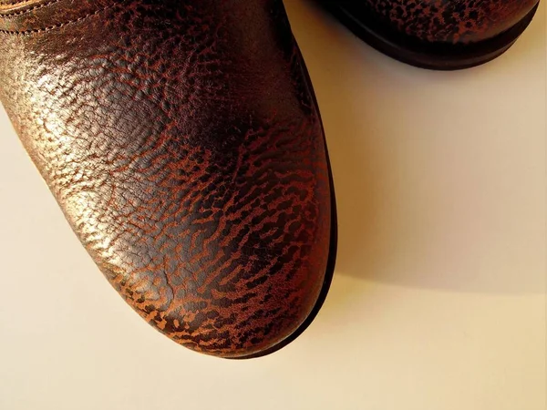 Açık Arkaplanda Erkek Deri Ayakkabıları — Stok fotoğraf