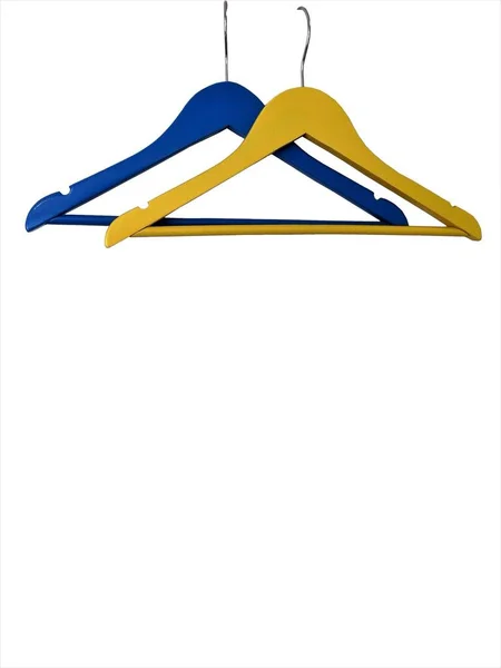 Дві Вішалки Одягу Жовтому Синьому Кольорах Білому Ізольованому Фоні — стокове фото