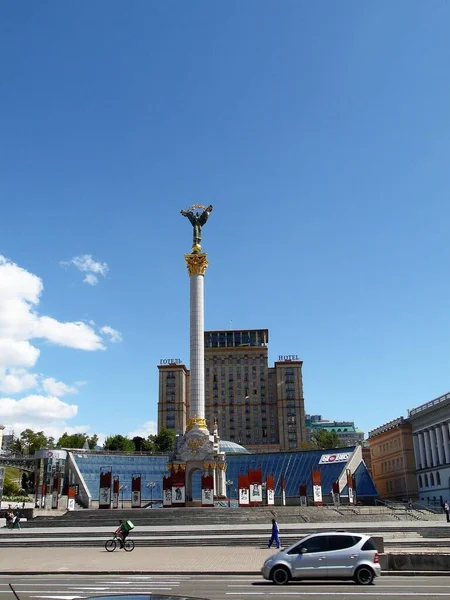 Kiev Ucrania Monumento Independencia Hotel Ucrania Maidan Nazalezhnosti Kiev — Foto de Stock