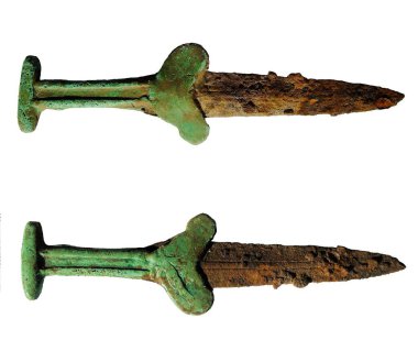Doğu Avrupa 'da bronz saplı antika hançer..
