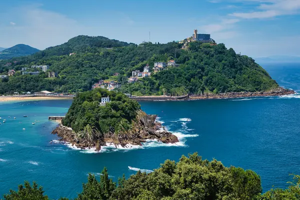 Santa Clara Adası, San Sebastian Körfezi 'nde. Monte Urgull, Bask ülkesinden çekimler