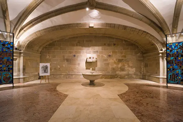 San Sebastian, İspanya, 9 Temmuz 2024, Santa Maria del Coro Kilisesi, Donostia-San Sebastian. İç görünüm