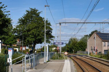 Mollem, Belçika, 15 Eylül 2024 Mollem tren istasyonu. Yüksek kalite fotoğraf