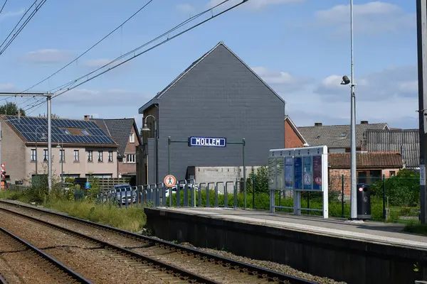 Mollem, Belçika, 15 Eylül 2024 Mollem tren istasyonu. Yüksek kalite fotoğraf