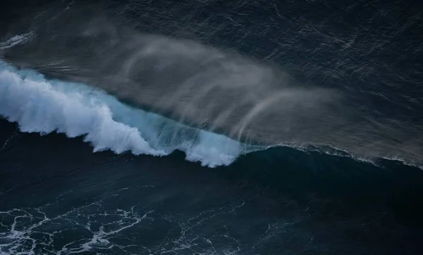Aerial Top Drone View Clear Blue Water Wave Breaking Shore — Zdjęcie stockowe