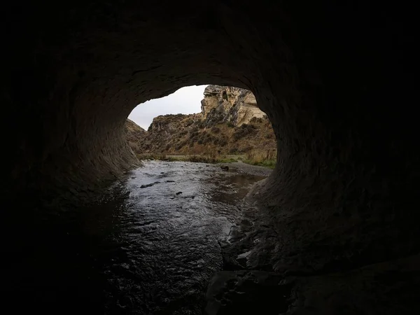 Gaura Deschidere Tunelului Negru Închis Apă Naturală Broken River Cave — Fotografie, imagine de stoc