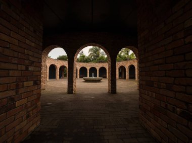 Hamilton Gardens Meydanı, İtalyan tarzı dairesel tuğla bina Waikato Kuzey Adası Yeni Zelanda 'da açık hava sahası ve çeşmesi var.