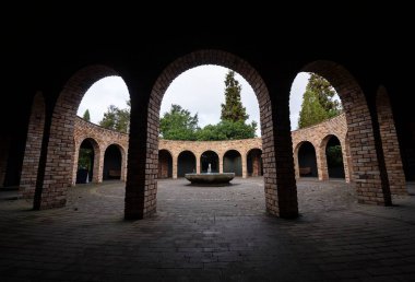Hamilton Gardens Meydanı, İtalyan tarzı dairesel tuğla bina Waikato Kuzey Adası Yeni Zelanda 'da açık hava sahası ve çeşmesi var.