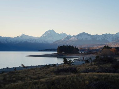 Cook Dağı Aoraki Dağı 'nın Pukaki Gölü manzarası, alp alfabesi yumuşak gün batımı doğa manzarası, Güney Alpleri, Mackenzie Bölgesi, Canterbury, Güney Adası, Yeni Zelanda