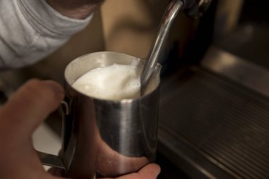 Kahve makinesi. Kahve yapma süreci. Kahve çekirdeği. Bir fincan kahve. kahve arkaplanı.