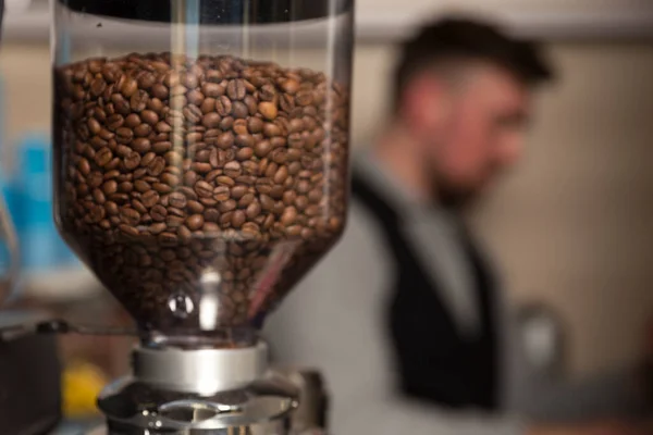 Koffiezetapparaat Het Proces Van Koffie Zetten Koffiebonen Kopje Koffie Koffie — Stockfoto