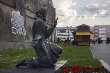 DROHOBYCH, UKRAINE - 15 Haziran 2023: Ağlama Duvarı Anıtı manzaralı Rynok Meydanı