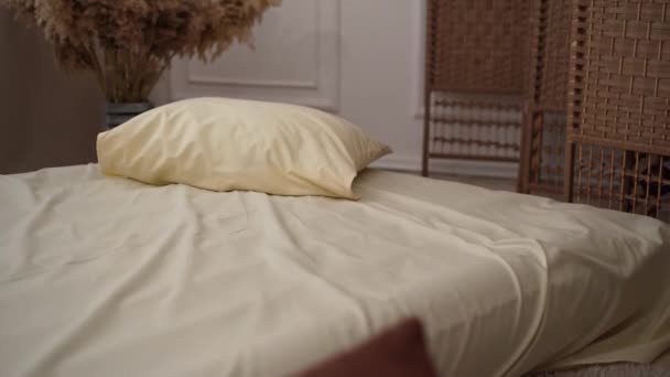 Pillow Falls Bed Girl Throws Yellow Pillow Yellow Bed — Stockvideo