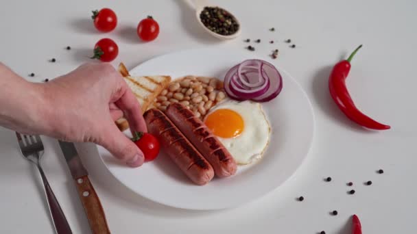 Close Man Hands Puts Cherry Tomatoes English Breakfast Plate Fried — Stock Video