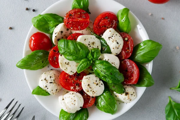 Blick Von Oben Auf Caprese Salat Mit Reifen Tomaten Und — Stockfoto