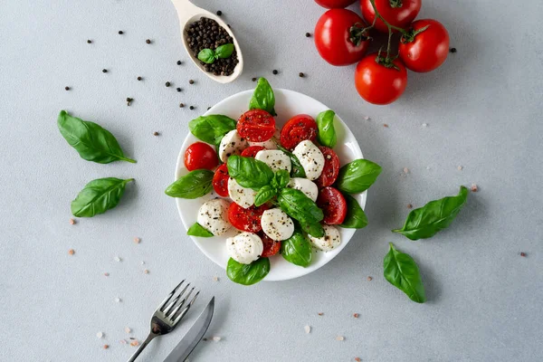 Blick Von Oben Auf Caprese Salat Mit Reifen Tomaten Und — Stockfoto