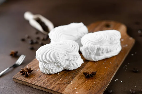 White Meringue Cookies Cream Wooden Board Whipped Egg Cream Cookies — Stock Photo, Image
