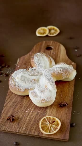 Sweet Spiral Bun Coconut Chips Vanilla Cream Wooden Board Bakery — Stock Video