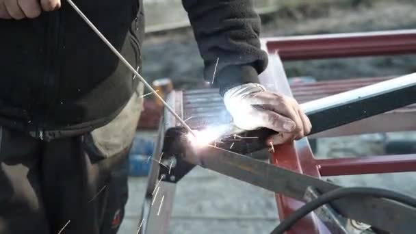 焊机焊接金属管 — 图库视频影像