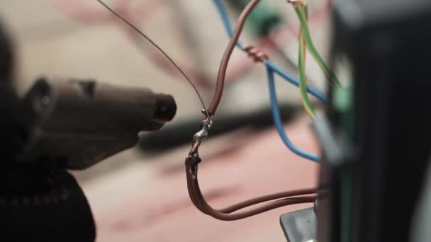 Elektriska Lödpunkter Elektriska Ledningar Med Lödkolv Lödjärn Kablage Reparation Ledare — Stockvideo