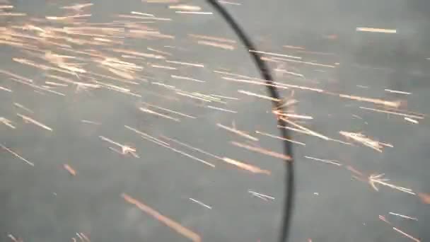 Şçi Angle Grinder Yapımı Kullanıyor Metal Öğüten Bir Işçi Pası — Stok video
