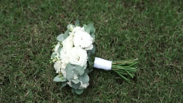 Beau Bouquet Mariage Trouve Sur Herbe Verte Décorations Mariage — Video