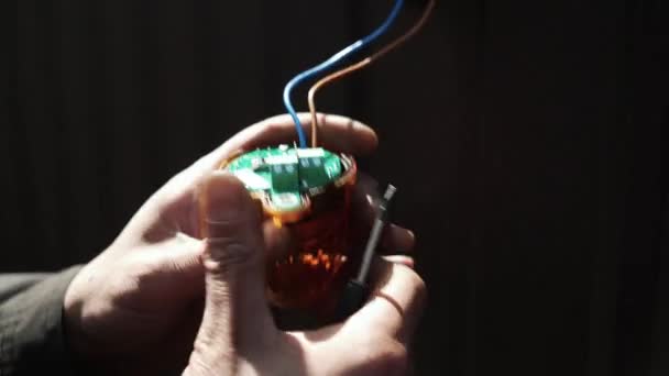 Elettricista Collega Lampada Segnale Giallo Cancello Lampada Flash Giallo Avvertimento — Video Stock