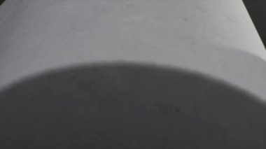 Betondan yapılmış mimari elementler. Makro odaklı mimari formların 3 boyutlu animasyonu. Beton bir yapıdan sanat nesnesi.