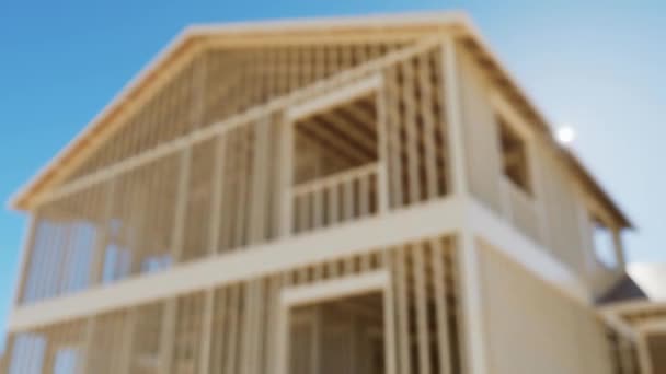 フレームハウスの建設 フレームハウスのコンセプトビデオは ぼやけた背景で構築されています 青空に対する木製トラスフレームと壁 3Dアニメーション — ストック動画