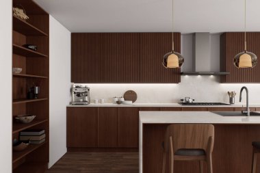 Bu güzel mutfak zarif ahşap dolaplar, lüks mermer tezgahlar ve çarpıcı kolye ışıklandırmasıyla birlikte gelir.