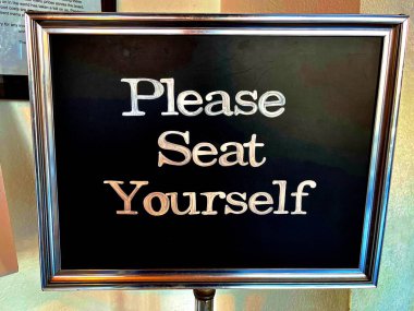 Lokantada kendi kendine oturma işareti.