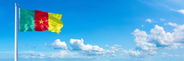 Cameroon Flag State Africa Flag Waving Blue Sky Beautiful Clouds — Fotografia de Stock
