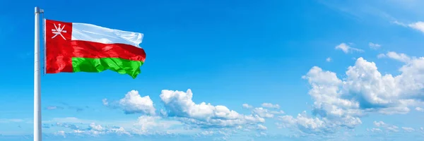 Oman Flag State Asia Flag Waving Blue Sky Beautiful Clouds — Stok fotoğraf
