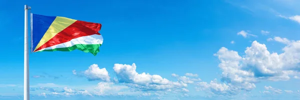 Seychelles Flag State Africa Flag Waving Blue Sky Beautiful Clouds — Stok fotoğraf