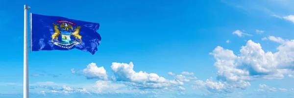 Michigan Flag State Usa Flag Waving Blue Sky Beautiful Clouds — Φωτογραφία Αρχείου