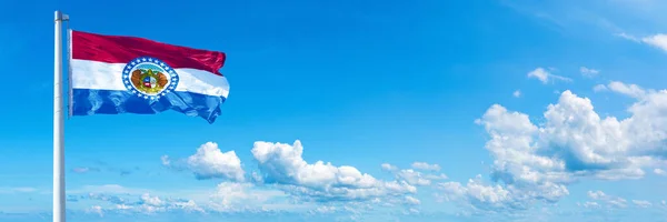 Missouri Flag State Usa Flag Waving Blue Sky Beautiful Clouds — Stockfoto