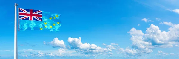 Tuvalu Bayrağı Avustralya Eyaleti Mavi Gökyüzünde Güzel Bulutlarda Dalgalanan Bayrak — Stok fotoğraf
