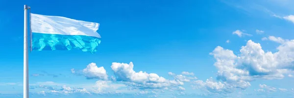 바이에른 플래그 유럽의 아름다운 속에서 하늘을 깃발을 흔들고 지평선에 현수막 — 스톡 사진