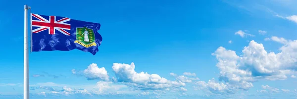 アメリカ合衆国バージン諸島旗 アメリカの状態 美しい雲の中に青い空に手を振って旗 水平方向のバナー — ストック写真