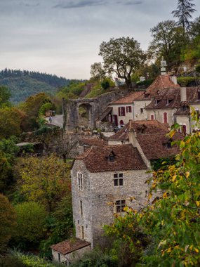 Manzaralı Saint Cirque La Popie Fransa ortaçağ köyü