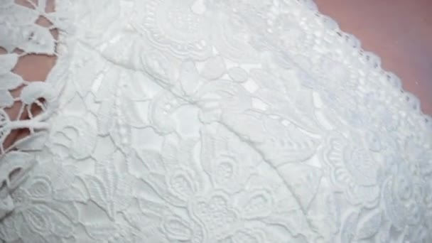 Біла Сукня Нареченої Рух Камери Зверху Вниз Близько Мереживна Весільна — стокове відео