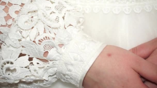 Câmara Pende Sobre Vestido Branco Das Noivas Vestido Branco Noiva — Vídeo de Stock