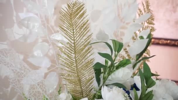 Bouquet White Blue Roses Decoration Festive Hall — Stock Video