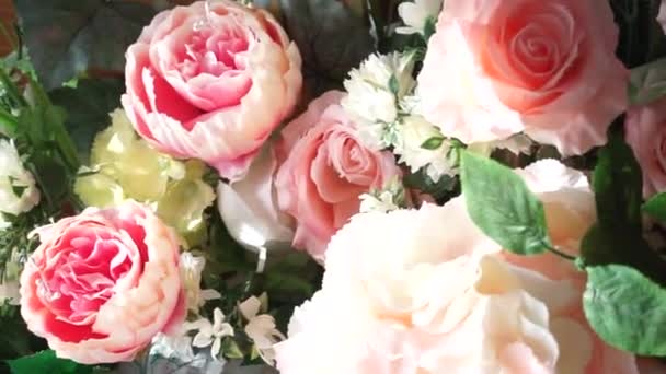 Decoración Sala Fiestas Con Flores Artificiales Color Rosa Cámara Viaje — Vídeos de Stock